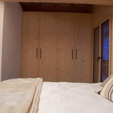 Mit Kino Und Jacuzzi In B. Gstaad シャレー