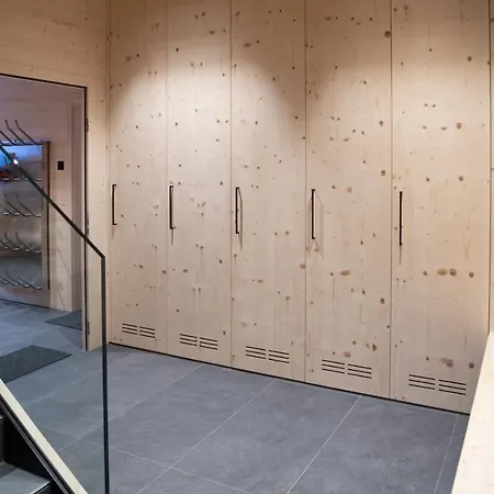 Mit Kino Und Jacuzzi In B. Gstaad シャレー Gsteig