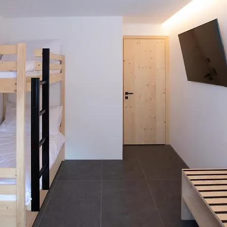 Mit Kino Und Jacuzzi In B. Gstaad