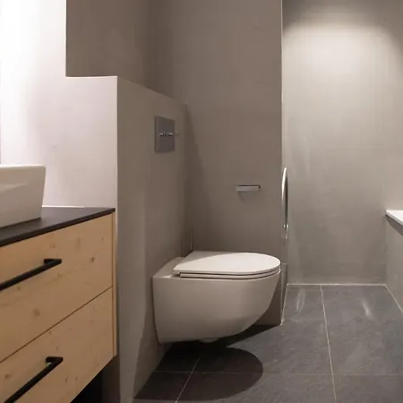 Mit Kino Und Jacuzzi In B. Gstaad シャレー