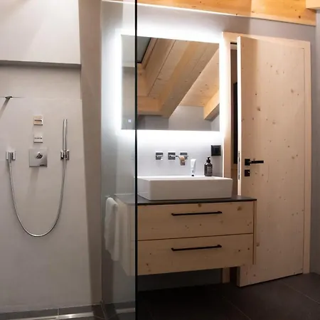 木屋 Mit Kino Und Jacuzzi In B. Gstaad *