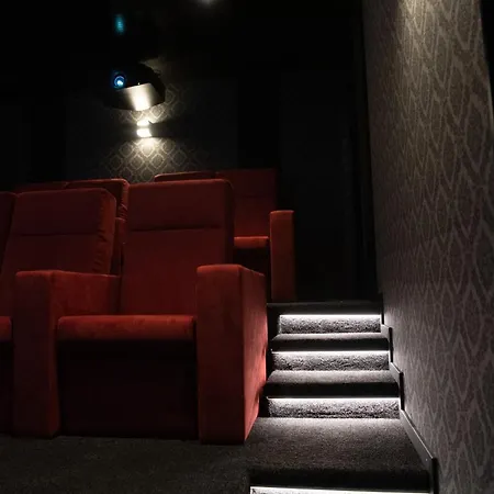 木屋 Mit Kino Und Jacuzzi In B. Gstaad Gsteig