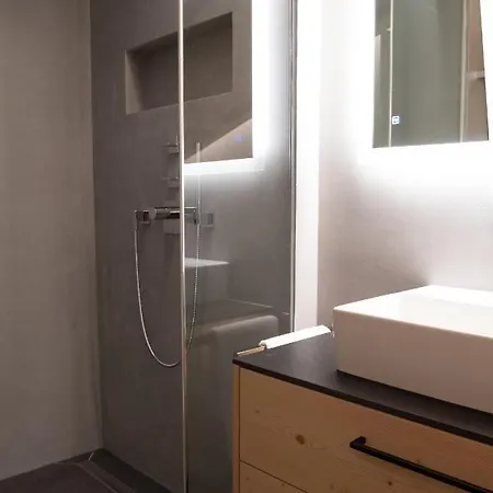 木屋 Mit Kino Und Jacuzzi In B. Gstaad *