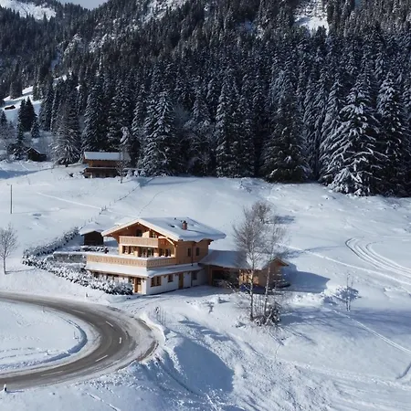 Mit Kino Und Jacuzzi In B. Gstaad