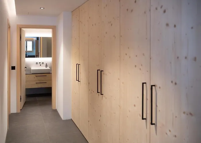 Mit Kino Und Jacuzzi In B. Gstaad 샬레