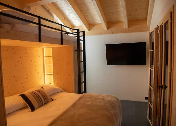 Mit Kino Und Jacuzzi In B. Gstaad 샬레 그체이