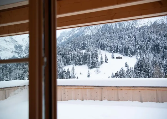 Mit Kino Und Jacuzzi In B. Gstaad 샬레 그체이