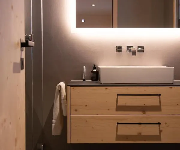 Mit Kino Und Jacuzzi In B. Gstaad