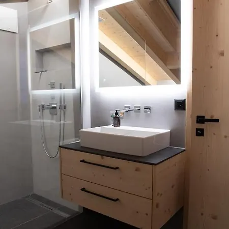 Mit Kino Und Jacuzzi In B. Gstaad Gsteig