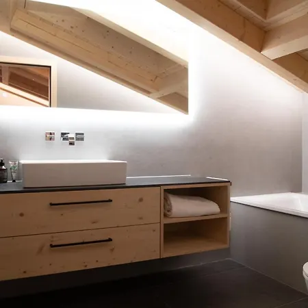 Chalet Mit Kino Und Jacuzzi In B. Gstaad *