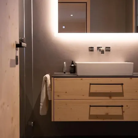 Mit Kino Und Jacuzzi In B. Gstaad