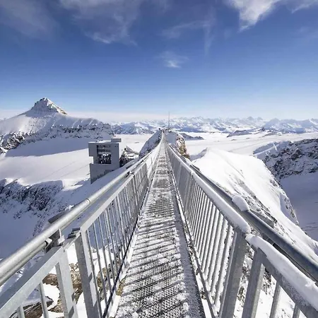 Mit Kino Und Jacuzzi In B. Gstaad Chalet