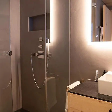 Mit Kino Und Jacuzzi In B. Gstaad Gsteig