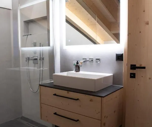 Mit Kino Und Jacuzzi In B. Gstaad Gsteig