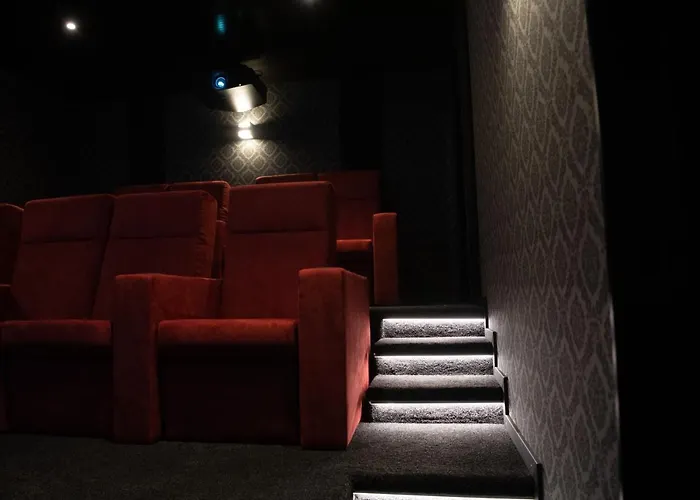 Chalé Mit Kino Und Jacuzzi In B. Gstaad Gsteig